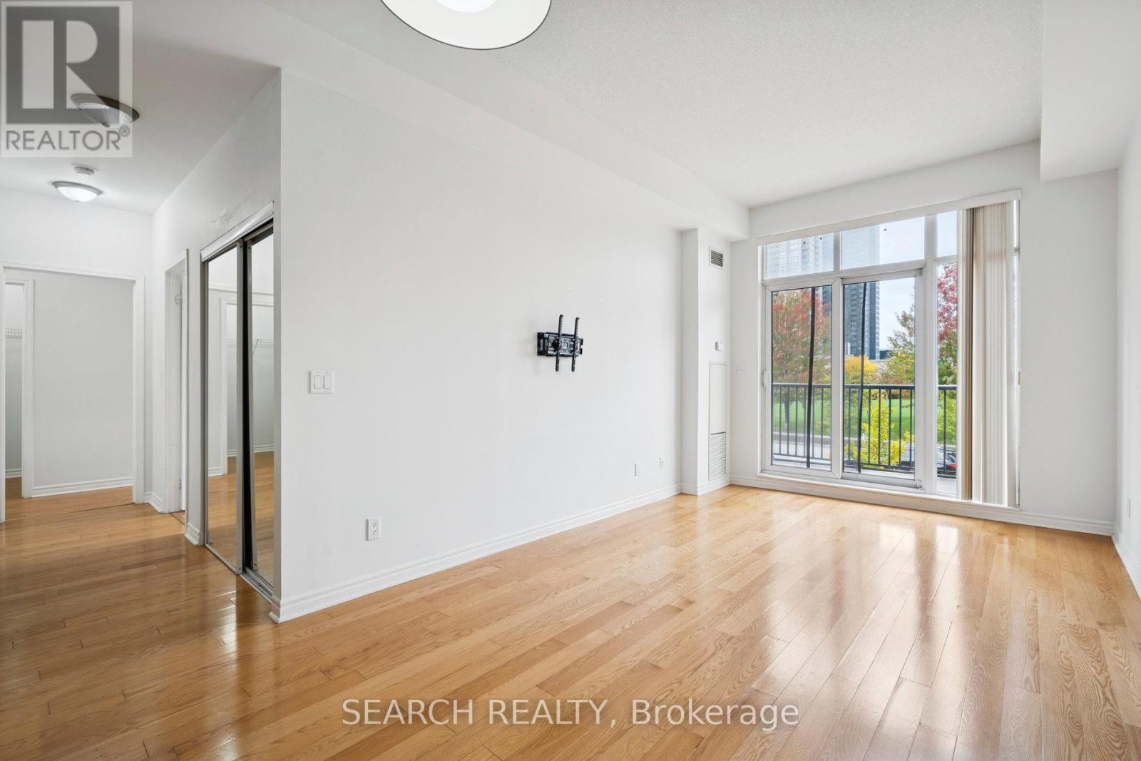 203 - 330 Princess Royal Drive, Mississauga, Ontario  L5B 4P7 - Photo 7 - W12477687