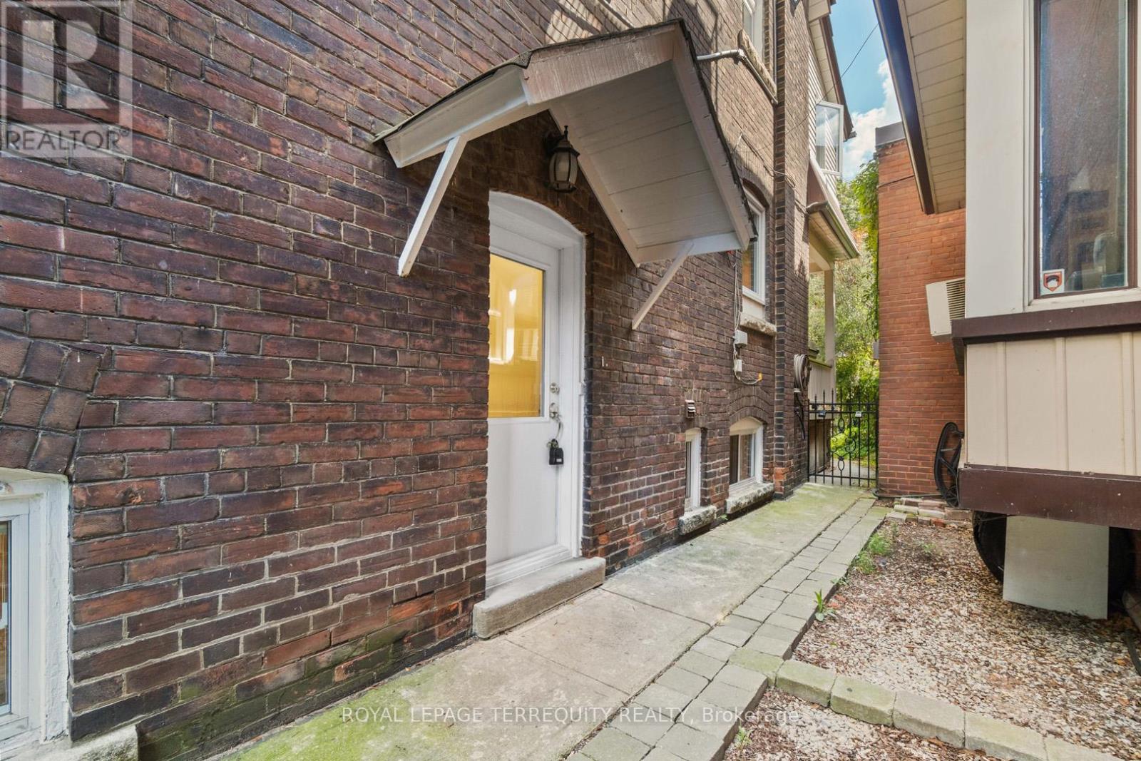 Basement - 33 St John's Road, Toronto, Ontario  M6P 1T7 - Photo 20 - W12477696