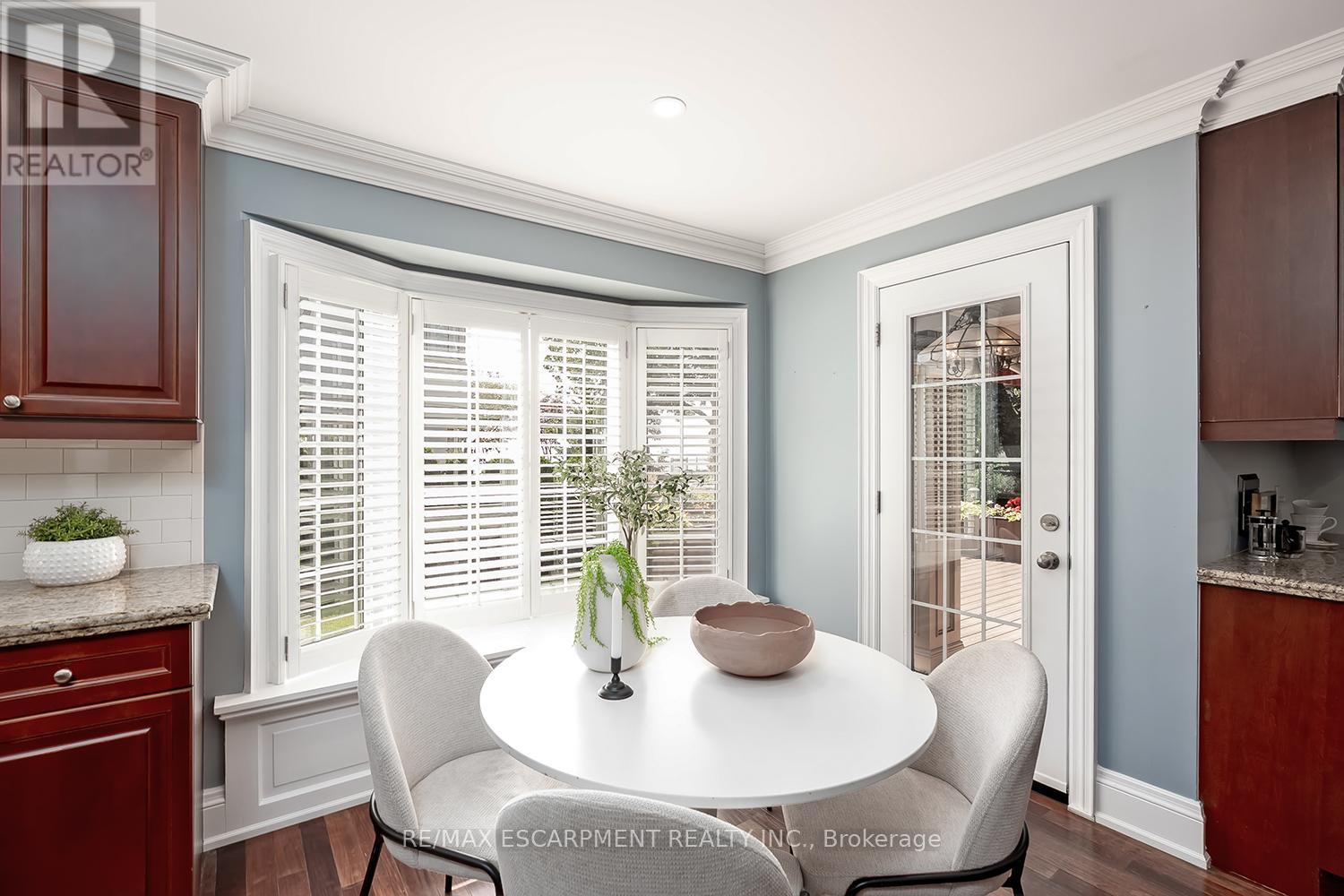 2428 Lakeshore Road, Burlington, Ontario  L7R 1C1 - Photo 14 - W12477697