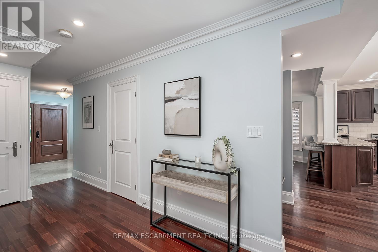 2428 Lakeshore Road, Burlington, Ontario  L7R 1C1 - Photo 17 - W12477697