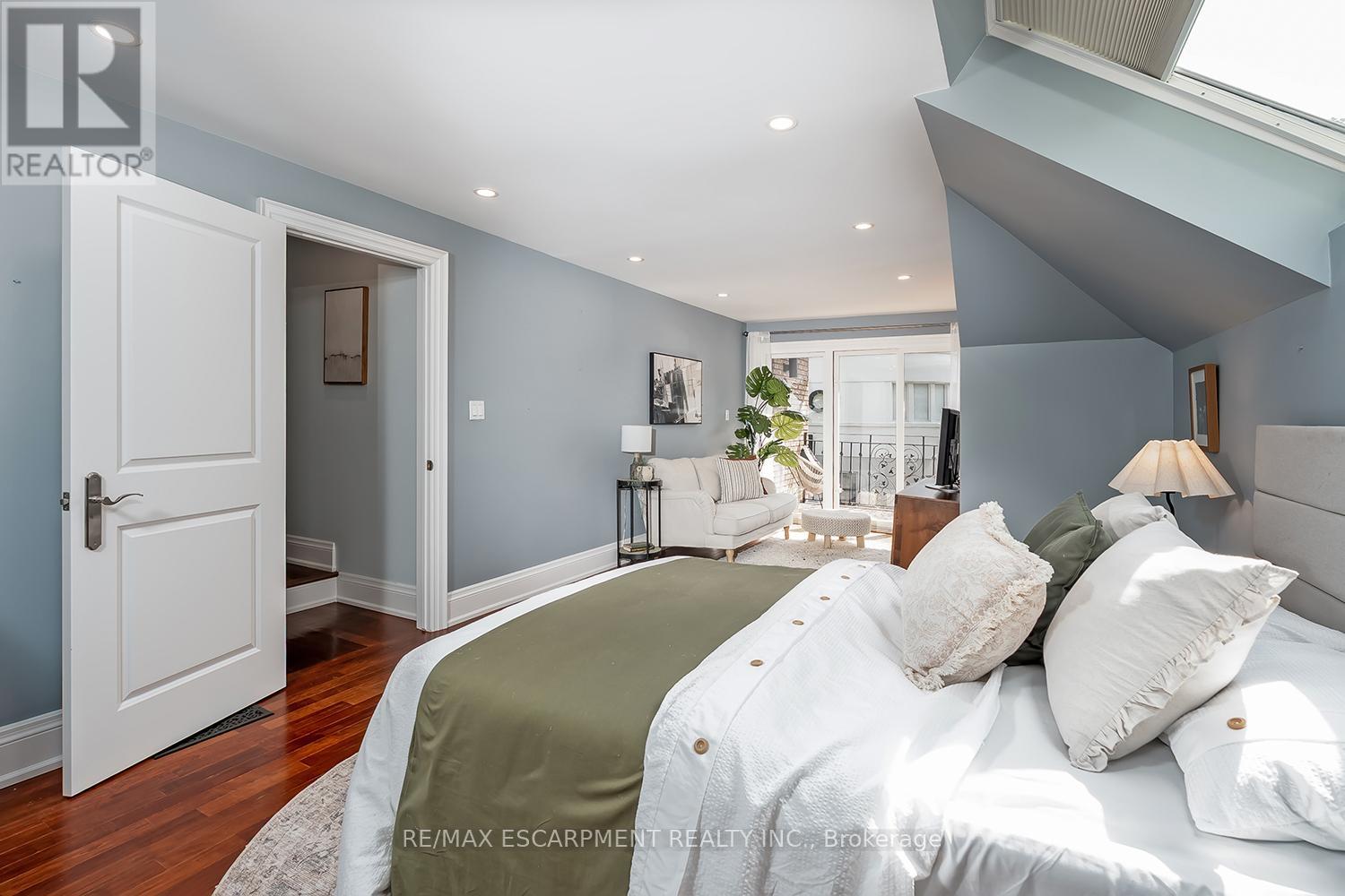 2428 Lakeshore Road, Burlington, Ontario  L7R 1C1 - Photo 31 - W12477697