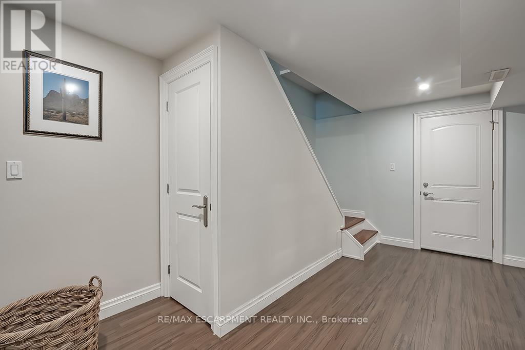 2428 Lakeshore Road, Burlington, Ontario  L7R 1C1 - Photo 35 - W12477697
