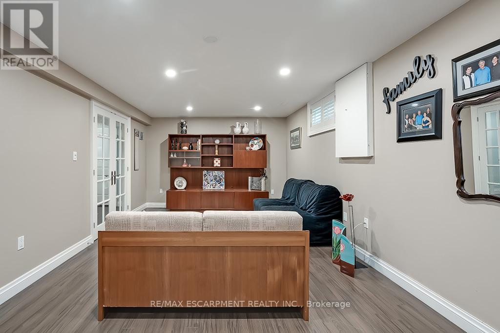 2428 Lakeshore Road, Burlington, Ontario  L7R 1C1 - Photo 37 - W12477697