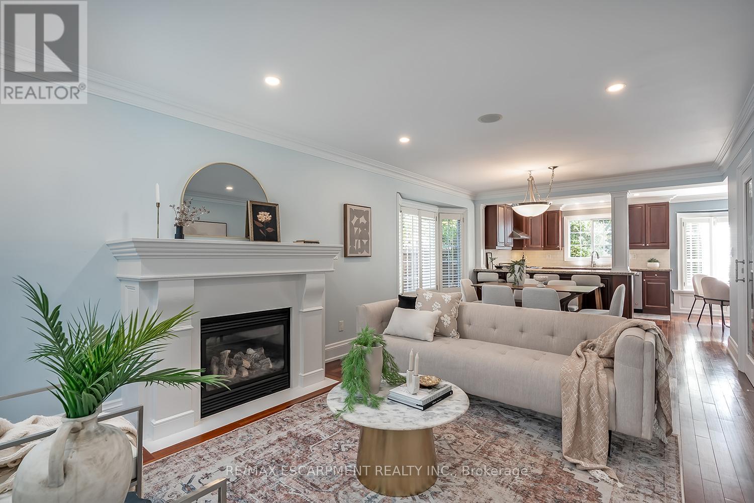 2428 Lakeshore Road, Burlington, Ontario  L7R 1C1 - Photo 6 - W12477697