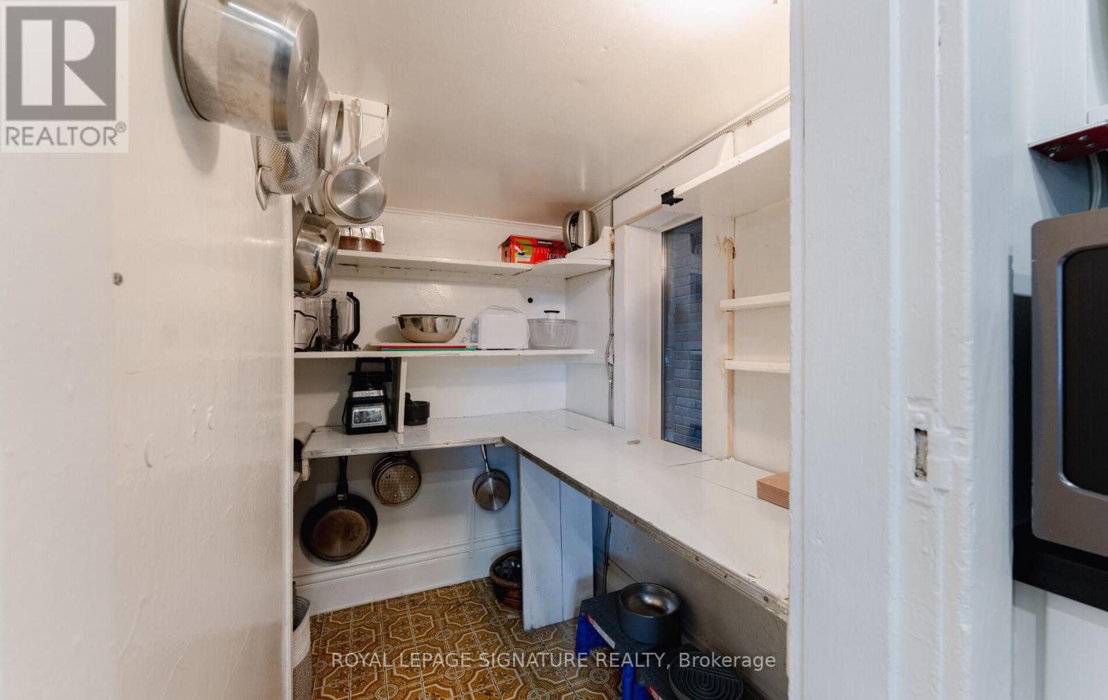135 Marion Street, Toronto, Ontario  M6R 1E6 - Photo 16 - W12477722