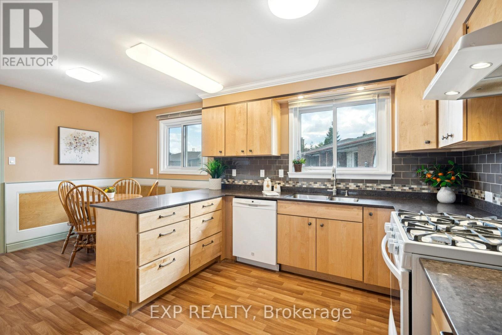 1596 Corkstone Glade, Mississauga, Ontario  L4W 2E7 - Photo 10 - W12477765