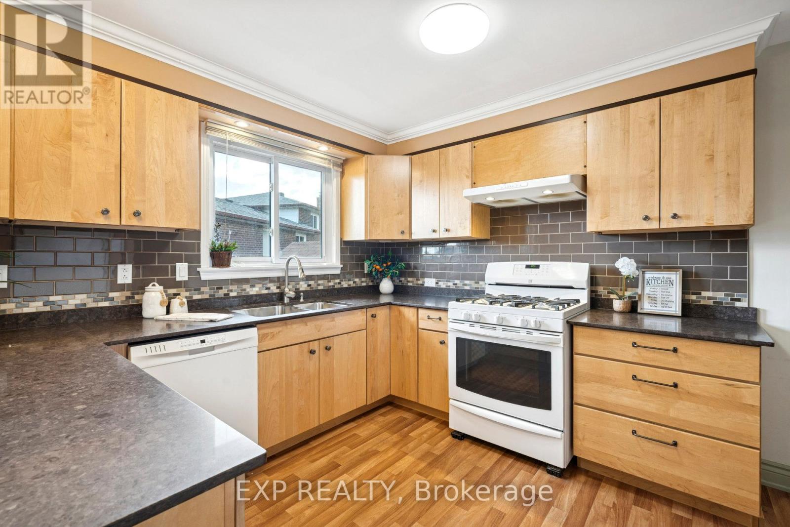 1596 Corkstone Glade, Mississauga, Ontario  L4W 2E7 - Photo 11 - W12477765