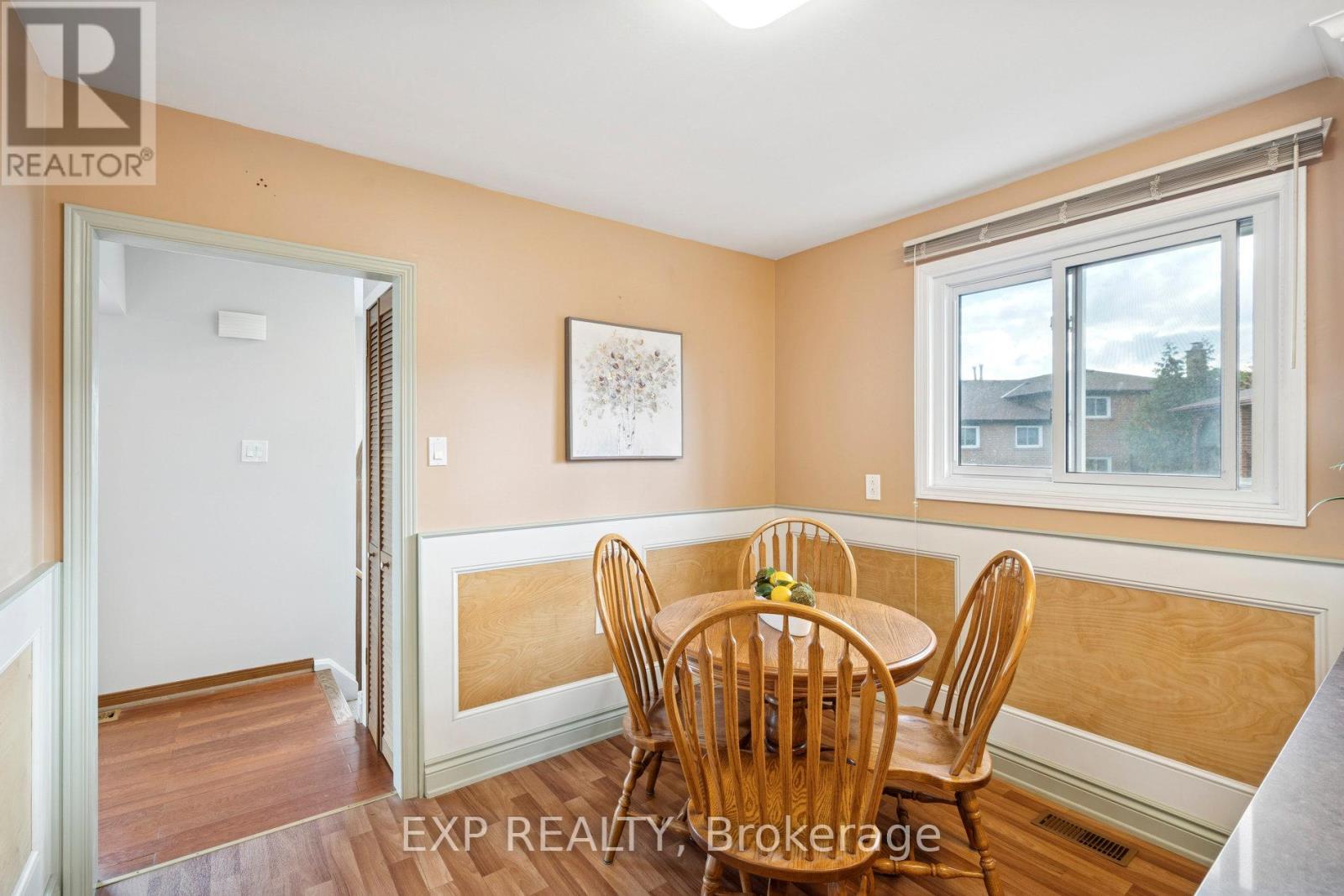 1596 Corkstone Glade, Mississauga, Ontario  L4W 2E7 - Photo 14 - W12477765