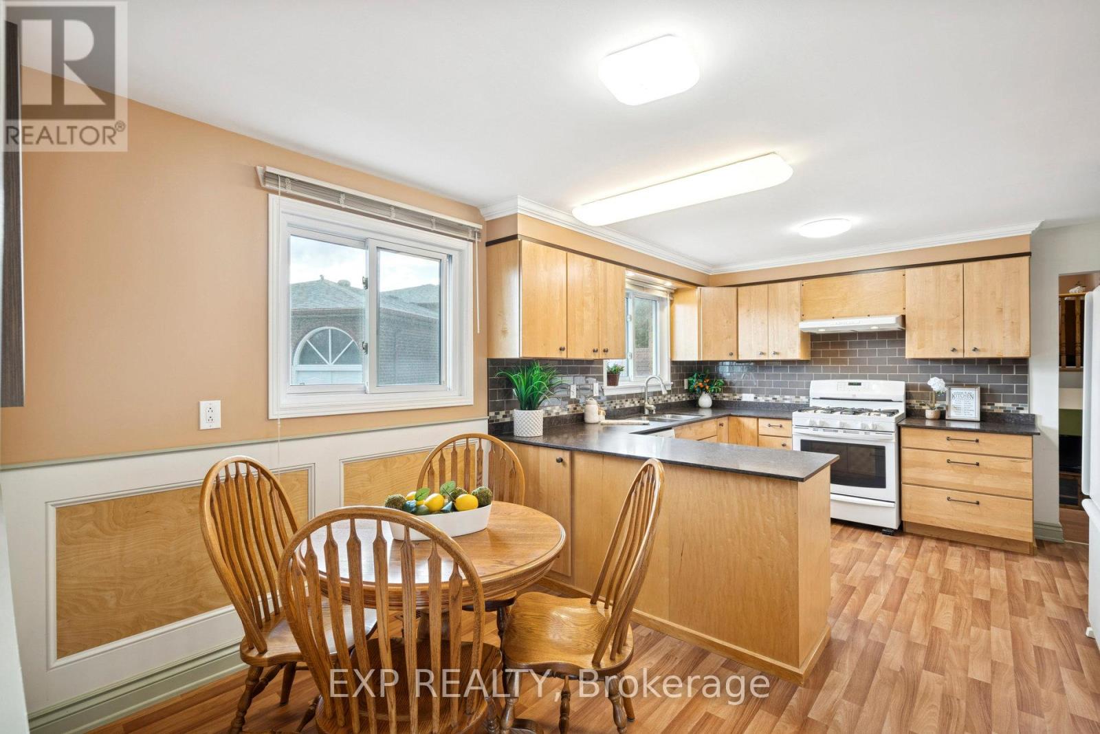 1596 Corkstone Glade, Mississauga, Ontario  L4W 2E7 - Photo 15 - W12477765