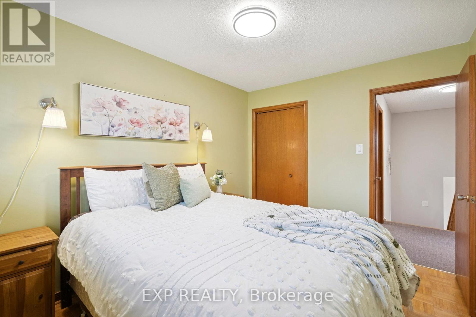 1596 Corkstone Glade, Mississauga, Ontario  L4W 2E7 - Photo 20 - W12477765