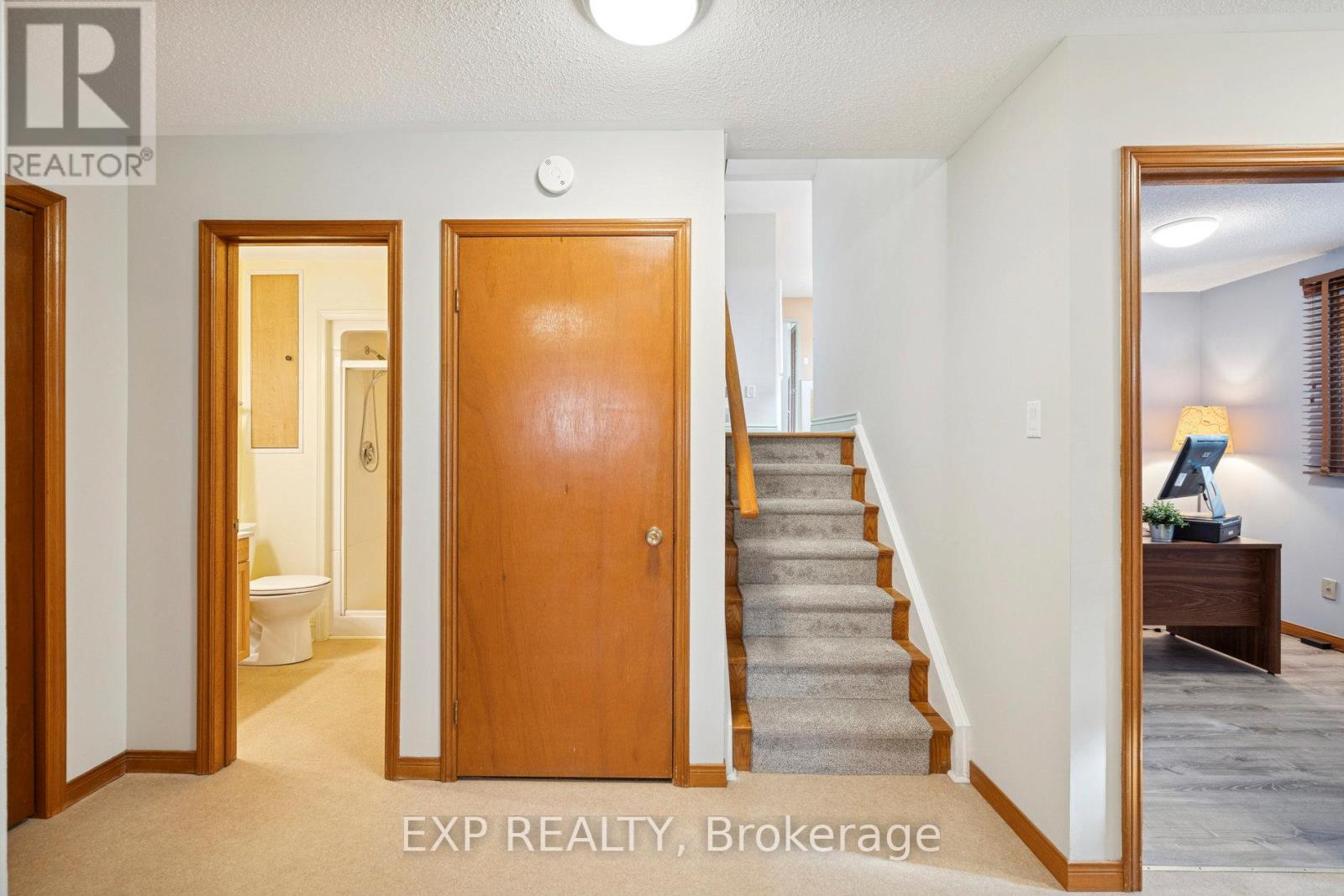 1596 Corkstone Glade, Mississauga, Ontario  L4W 2E7 - Photo 24 - W12477765