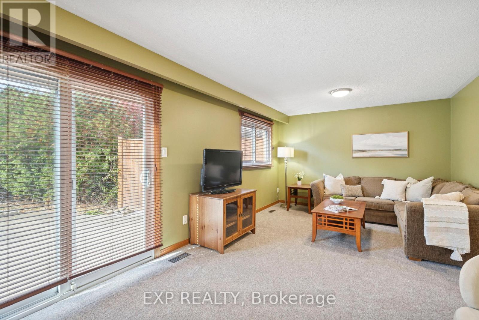 1596 Corkstone Glade, Mississauga, Ontario  L4W 2E7 - Photo 27 - W12477765