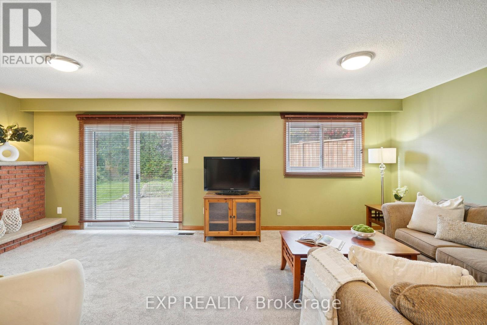 1596 Corkstone Glade, Mississauga, Ontario  L4W 2E7 - Photo 29 - W12477765
