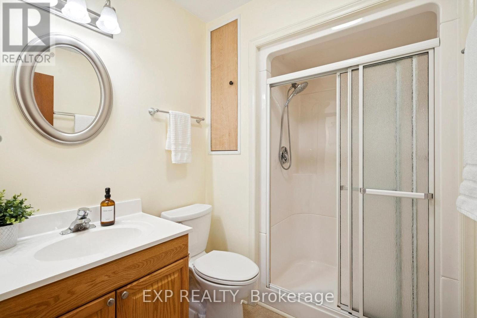 1596 Corkstone Glade, Mississauga, Ontario  L4W 2E7 - Photo 31 - W12477765