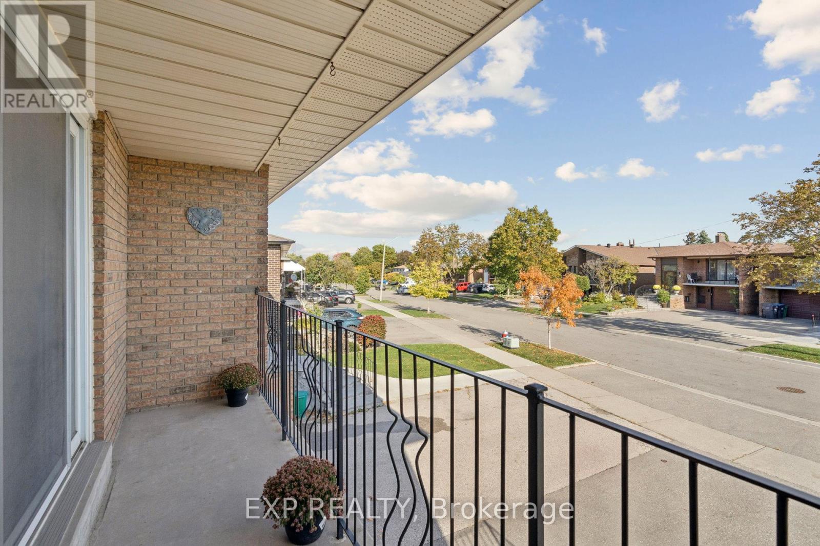 1596 Corkstone Glade, Mississauga, Ontario  L4W 2E7 - Photo 34 - W12477765