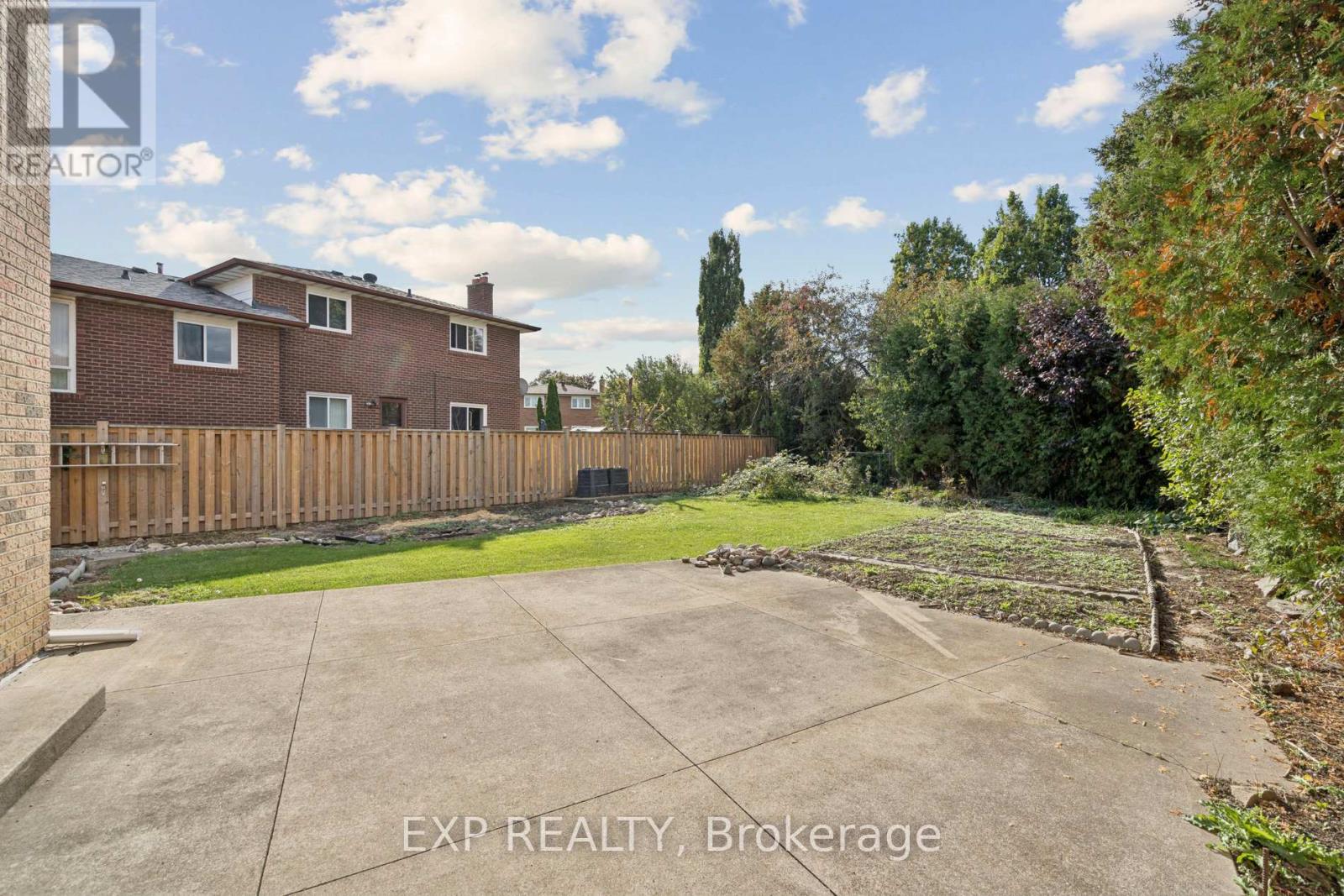 1596 Corkstone Glade, Mississauga, Ontario  L4W 2E7 - Photo 38 - W12477765