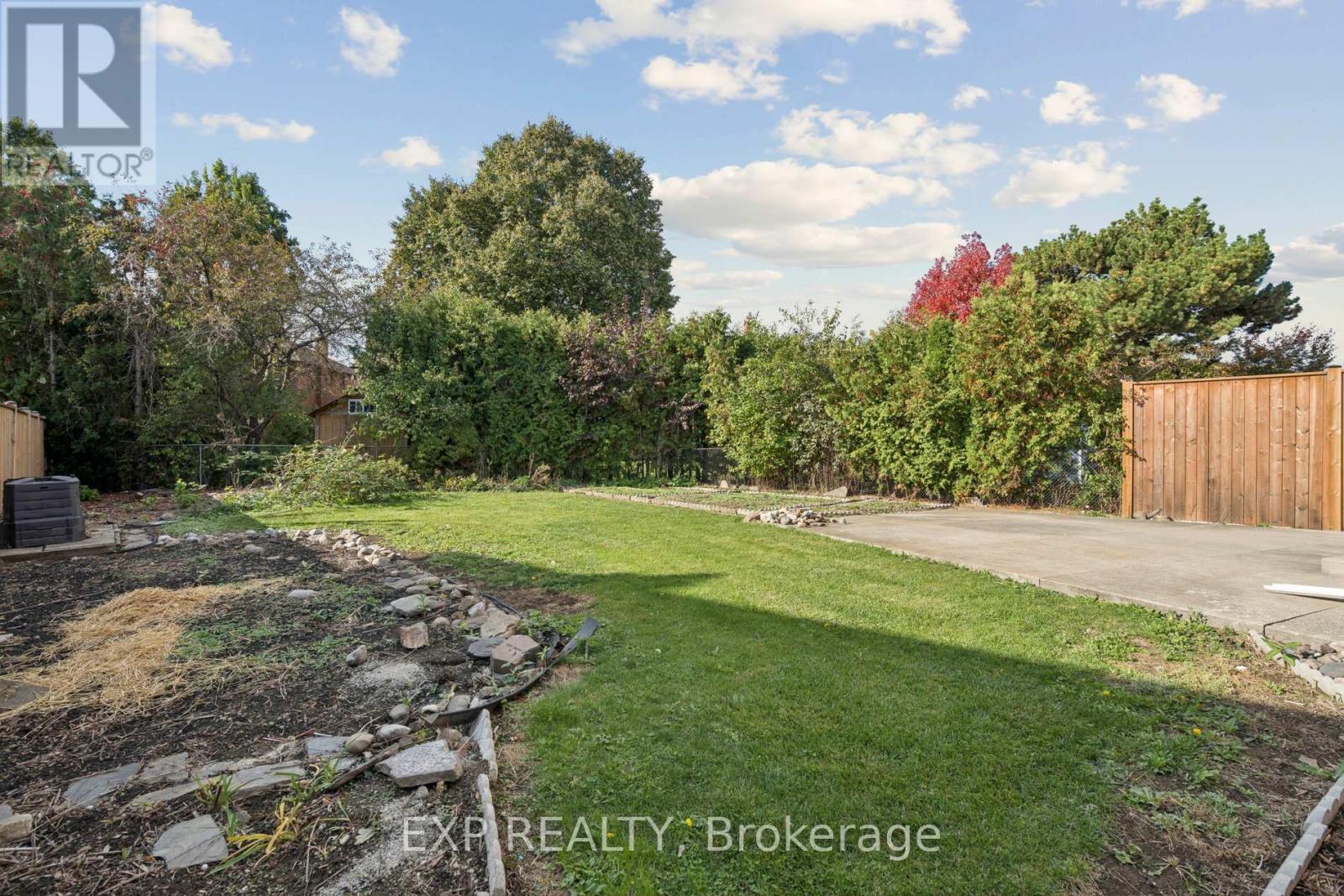 1596 Corkstone Glade, Mississauga, Ontario  L4W 2E7 - Photo 39 - W12477765