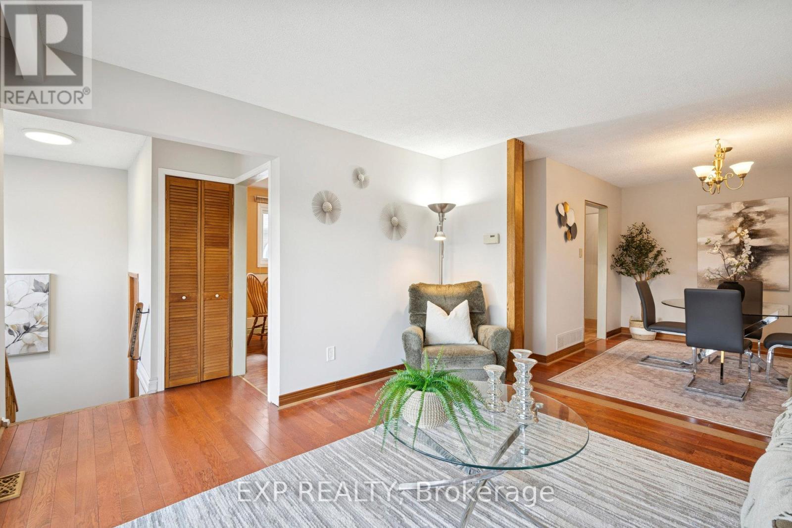 1596 Corkstone Glade, Mississauga, Ontario  L4W 2E7 - Photo 6 - W12477765