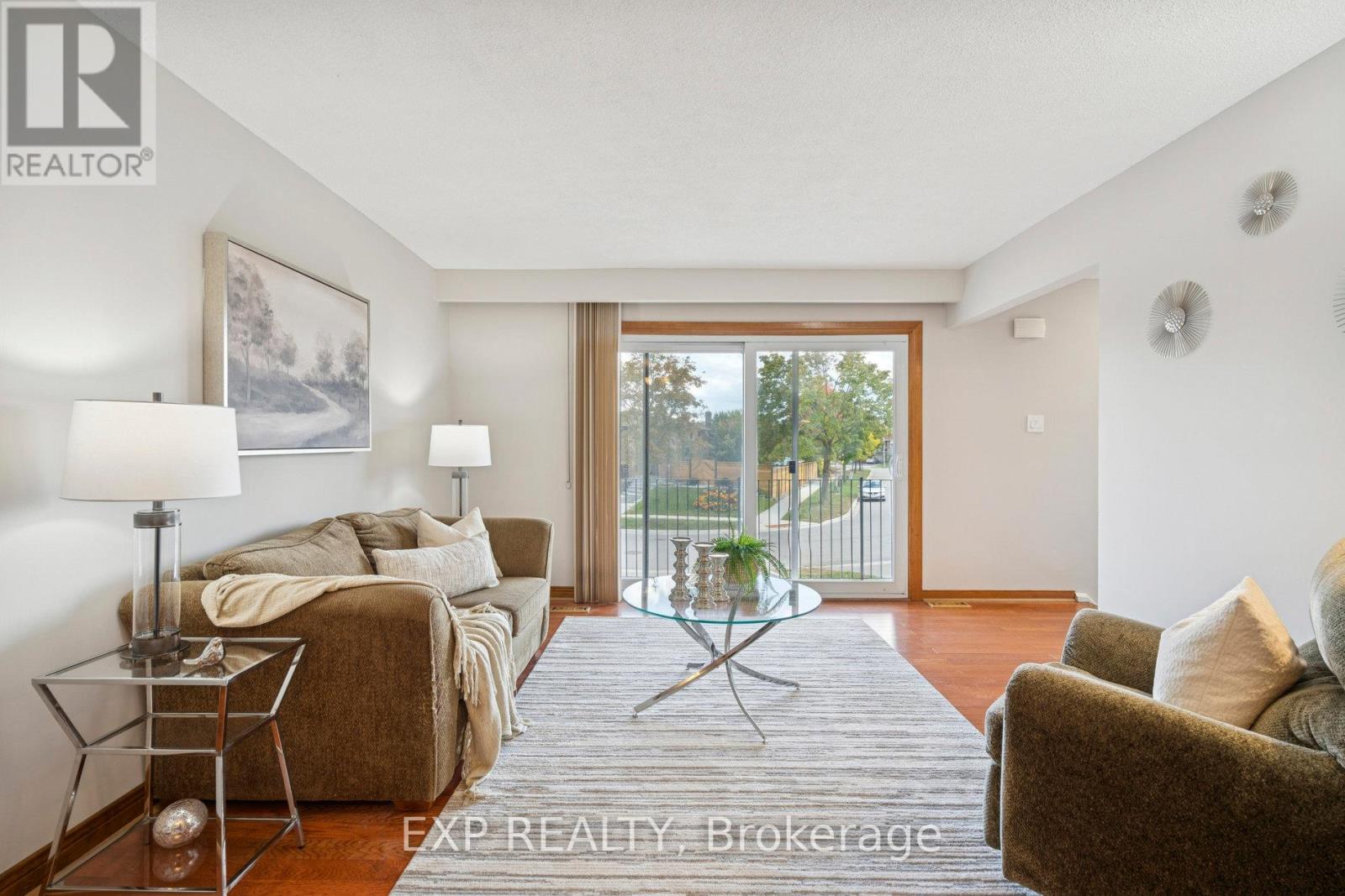 1596 Corkstone Glade, Mississauga, Ontario  L4W 2E7 - Photo 7 - W12477765