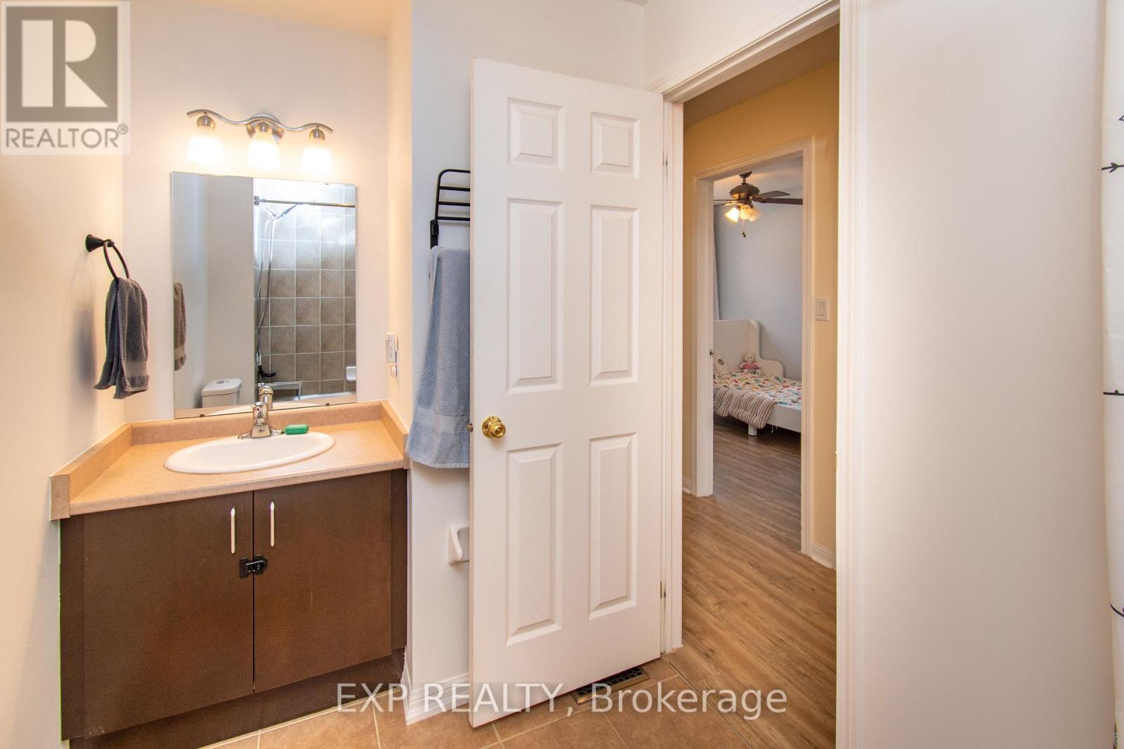 64 - 175 Stanley Street, Barrie, Ontario  L4M 0G2 - Photo 21 - S12473874