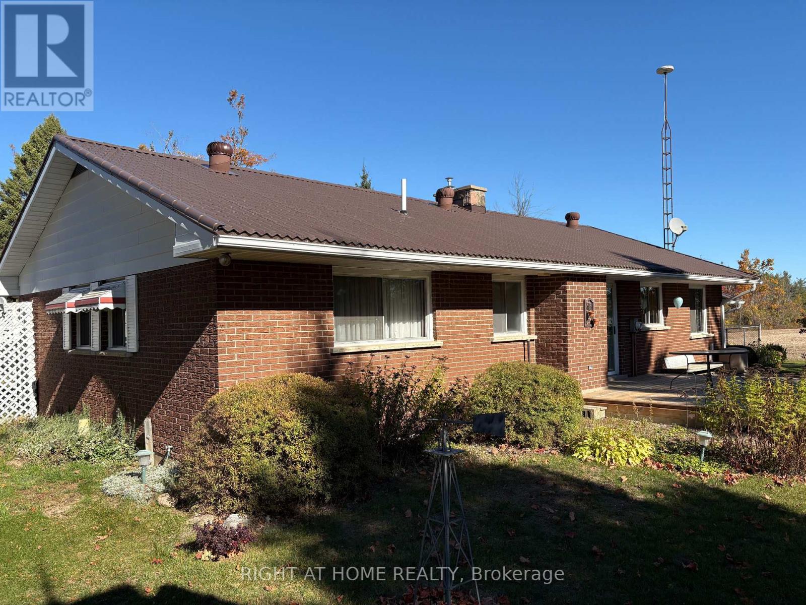 978 15/16 Side Road E, Oro-Medonte, Ontario  L0L 1T0 - Photo 2 - S12206576