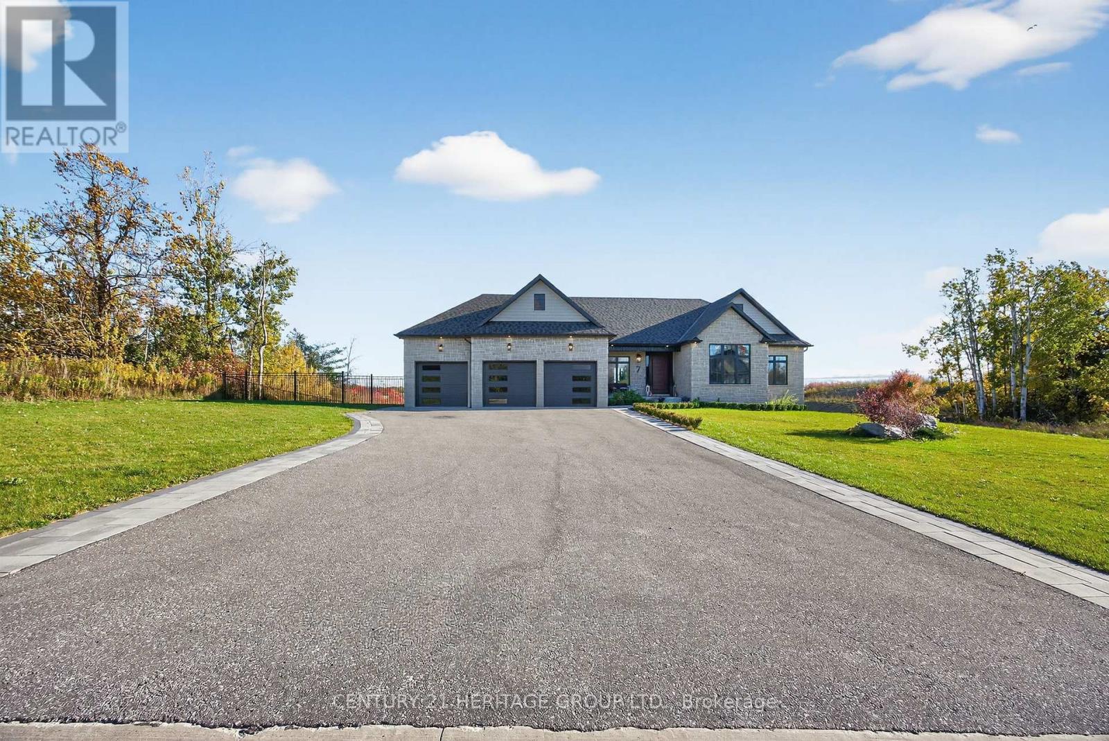7 Caldwell Drive, Oro-Medonte, Ontario  L0L 2L0 - Photo 2 - S12475661
