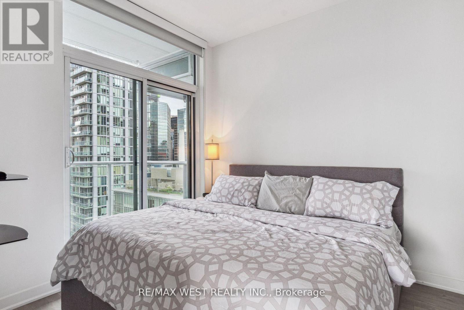 1802 - 30 Nelson Street, Toronto, Ontario  M5V 0H5 - Photo 10 - C12476041
