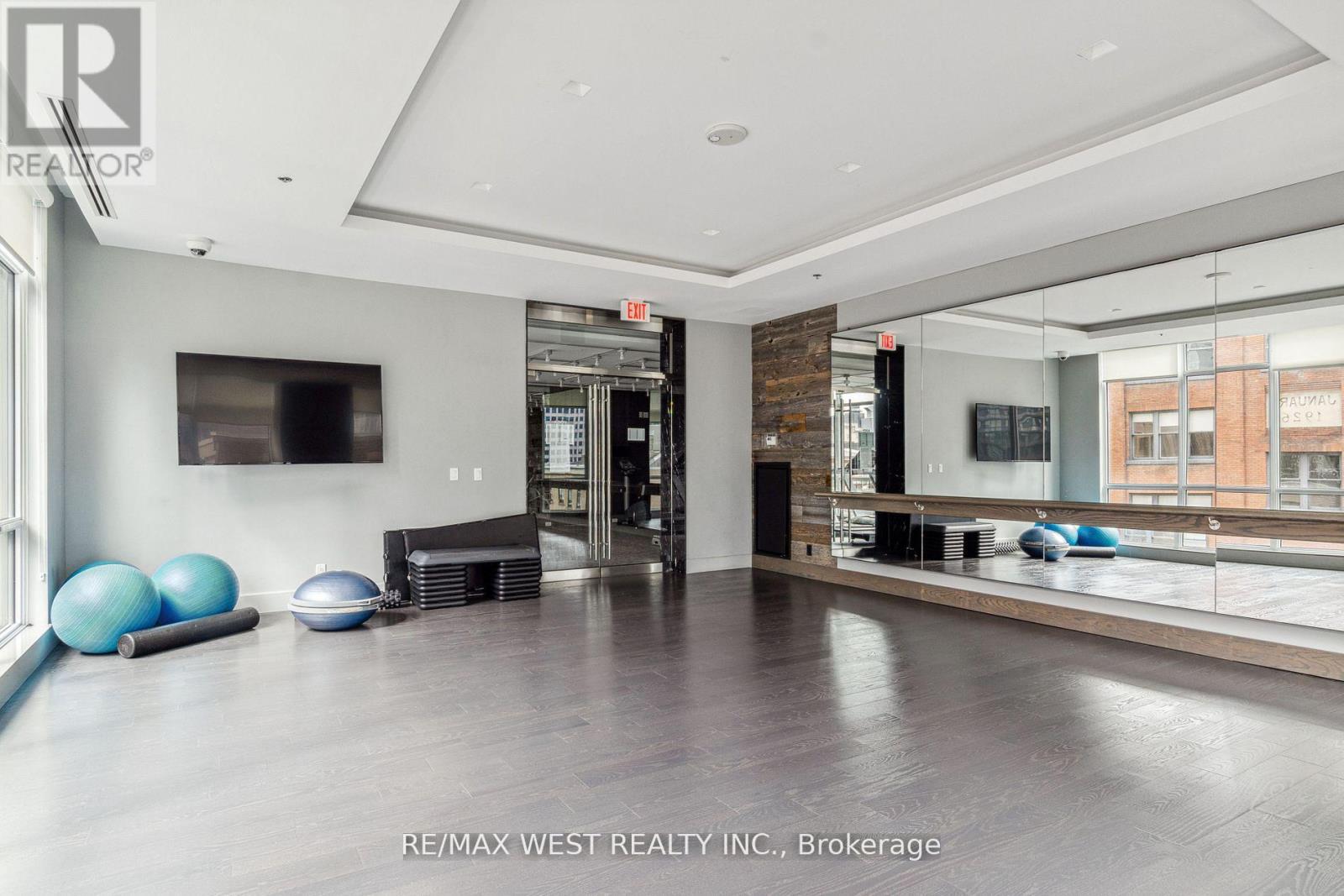1802 - 30 Nelson Street, Toronto, Ontario  M5V 0H5 - Photo 18 - C12476041