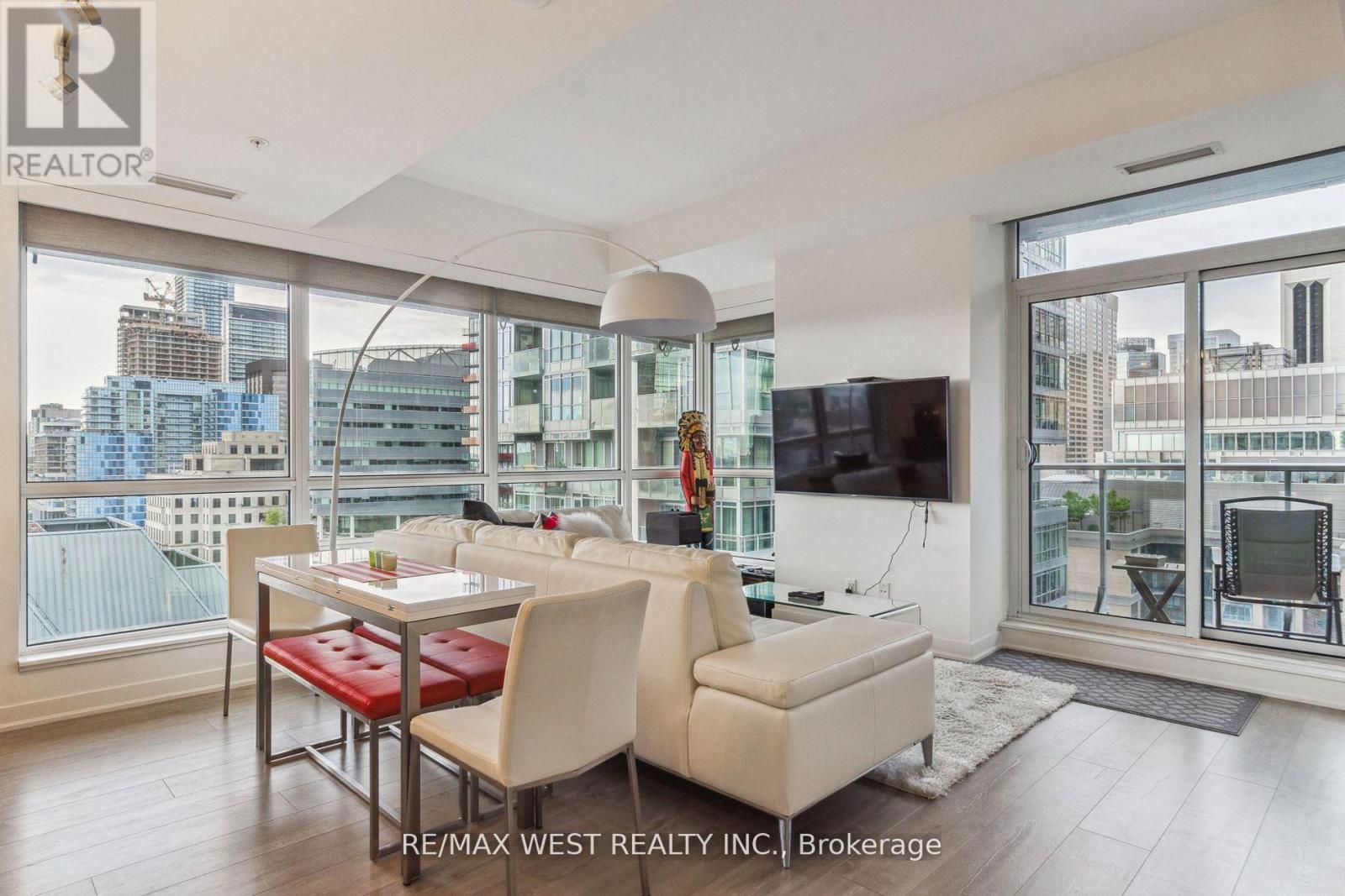 1802 - 30 Nelson Street, Toronto, Ontario  M5V 0H5 - Photo 5 - C12476041