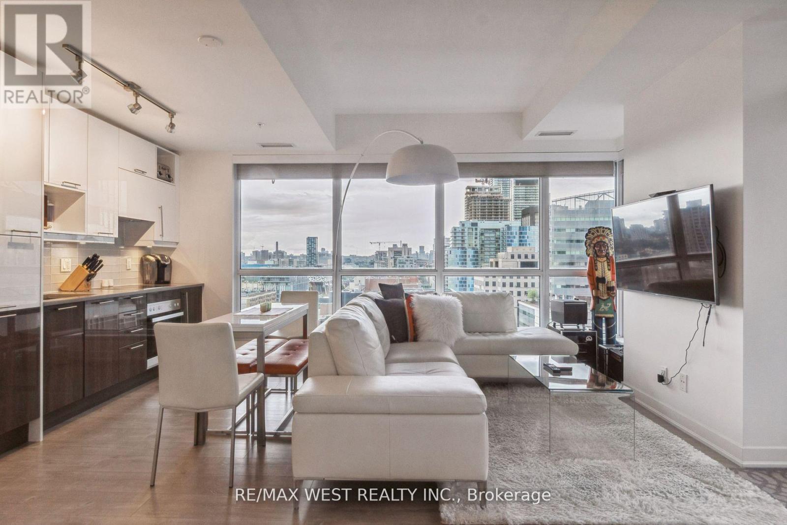 1802 - 30 Nelson Street, Toronto, Ontario  M5V 0H5 - Photo 7 - C12476041