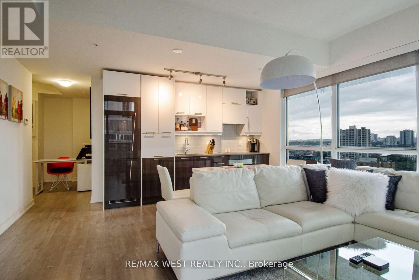 1802 - 30 Nelson Street, Toronto, Ontario  M5V 0H5 - Photo 6 - C12476041