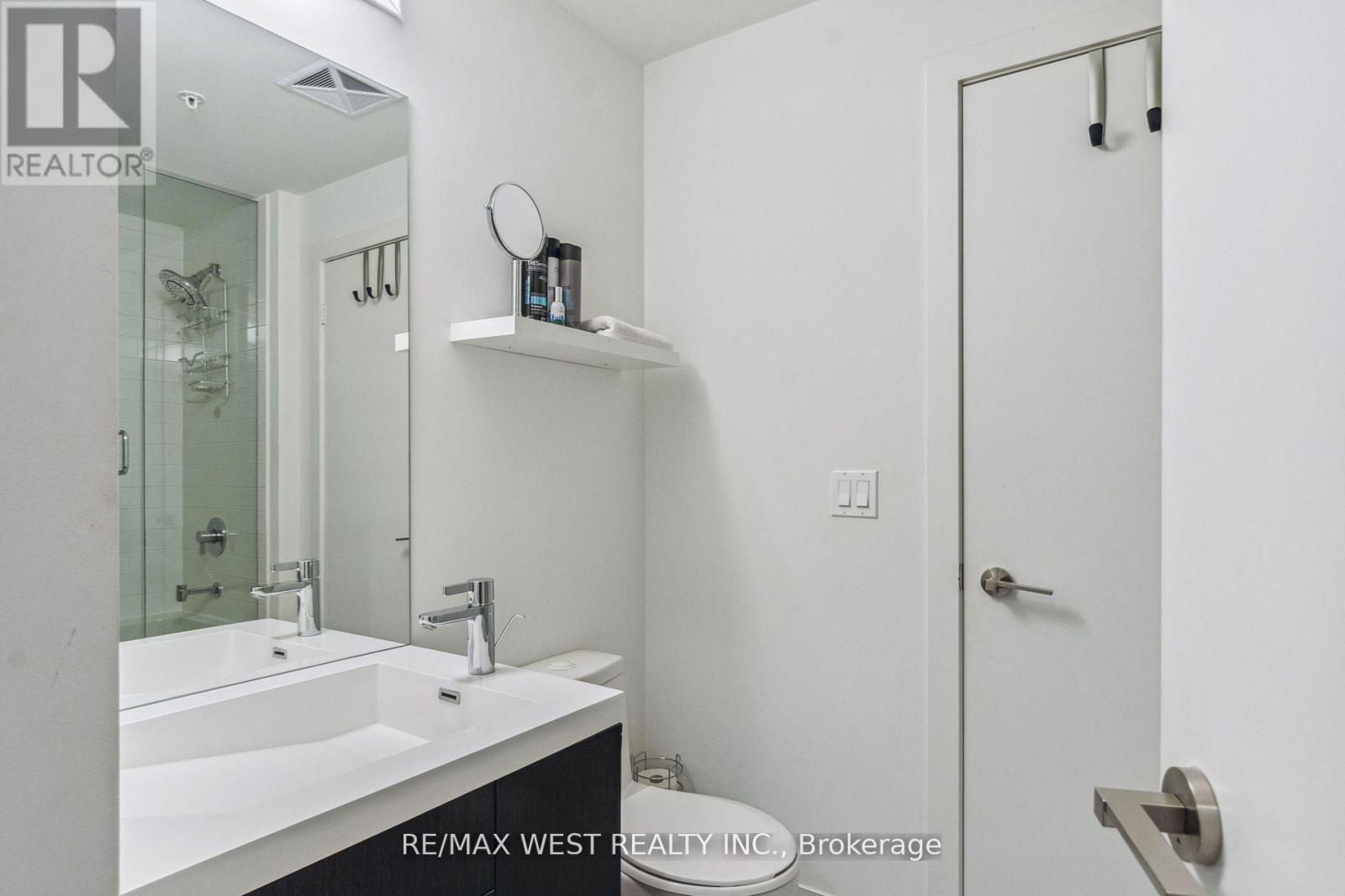 1802 - 30 Nelson Street, Toronto, Ontario  M5V 0H5 - Photo 11 - C12476041