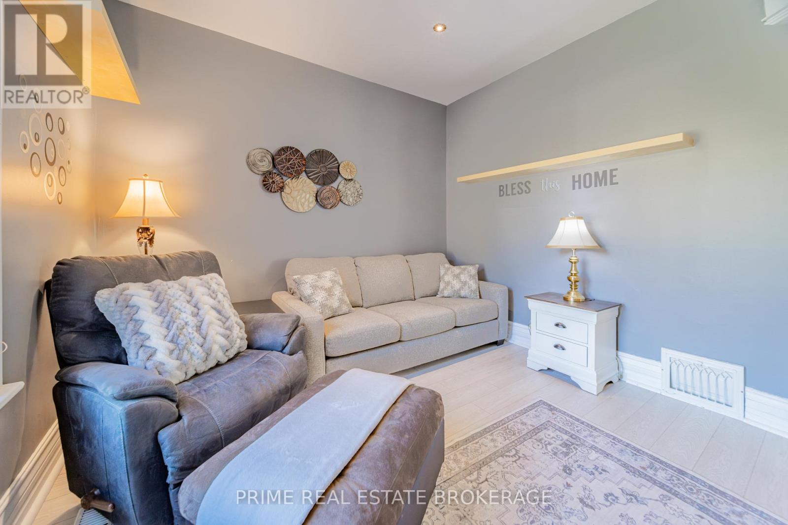 11 Briscoe Street E, London South, Ontario  N6C 1W8 - Photo 22 - X12473847