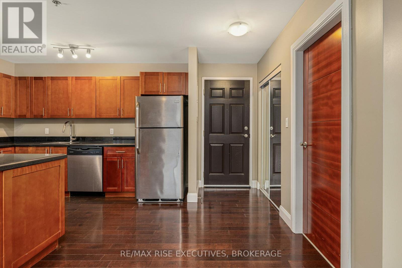 418 - 539 Armstrong Road, Kingston (East Gardiners Rd), Ontario  K7M 0C6 - Photo 4 - X12475966