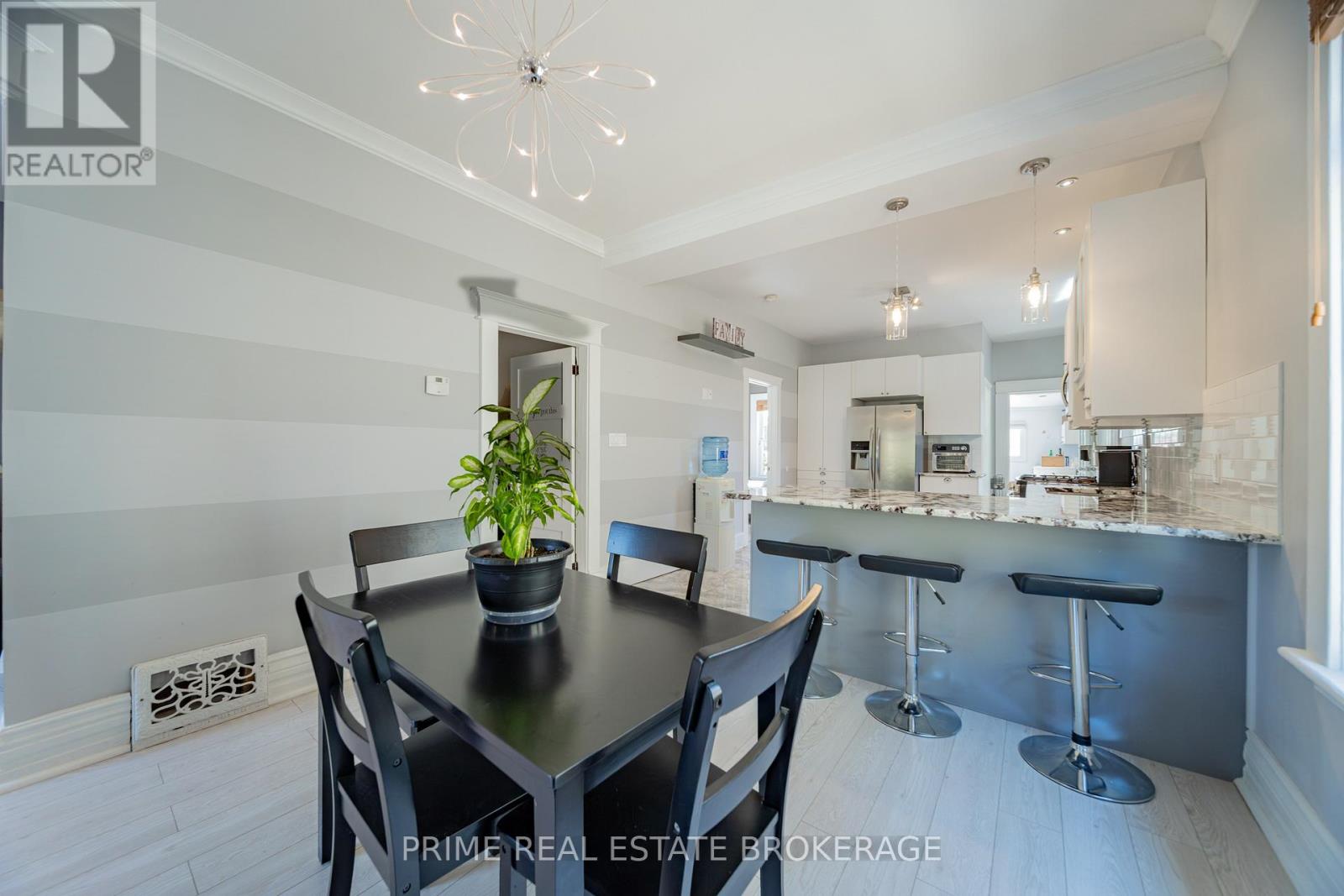 11 Briscoe Street E, London South, Ontario  N6C 1W8 - Photo 16 - X12473847