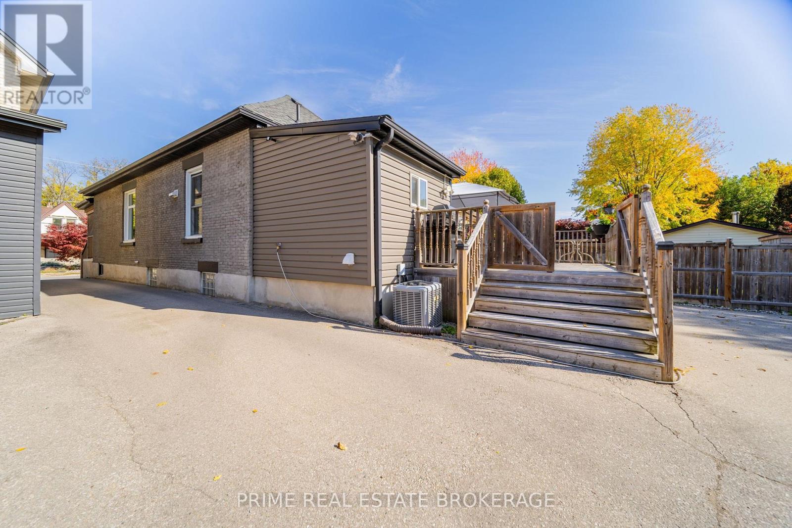 11 Briscoe Street E, London South, Ontario  N6C 1W8 - Photo 42 - X12473847