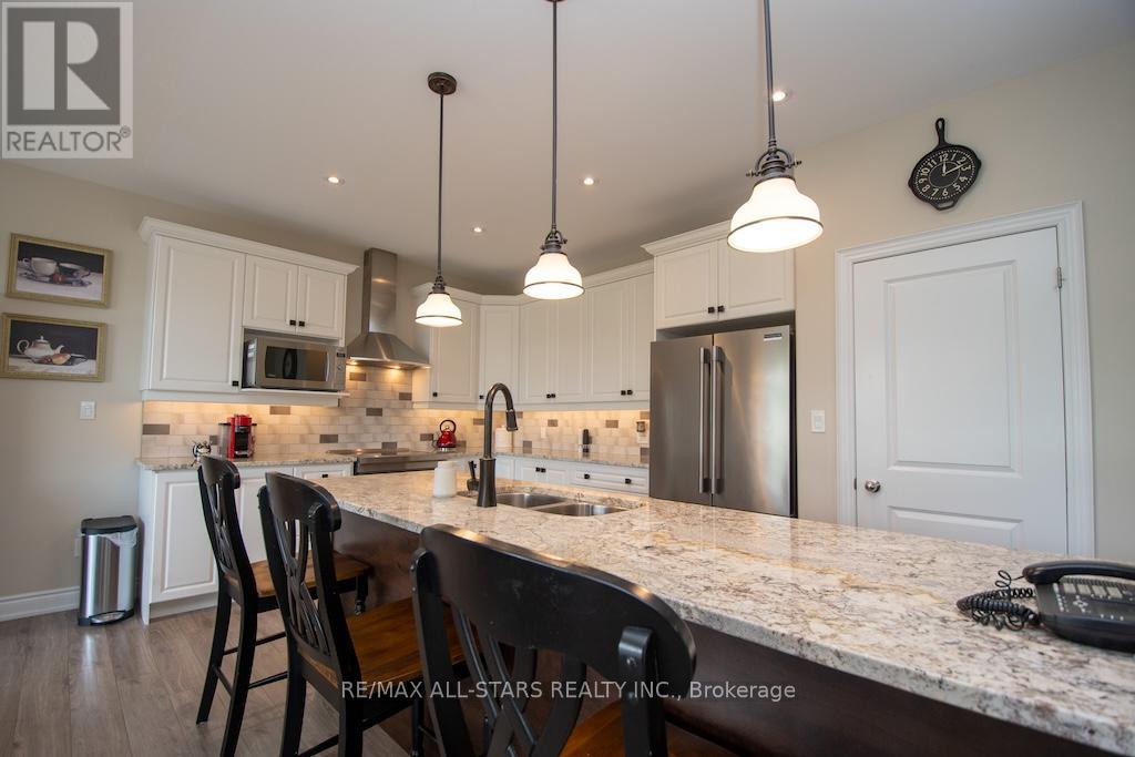 10 Silverbrook Avenue, Kawartha Lakes, Ontario  K9V 0L9 - Photo 15 - X12377263