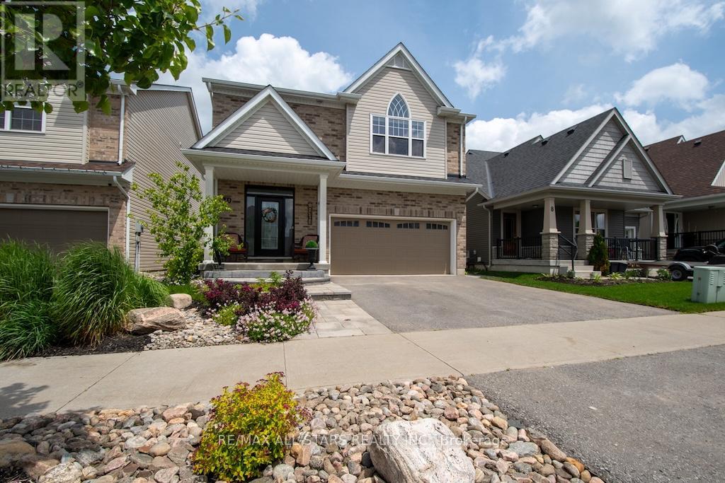 10 Silverbrook Avenue, Kawartha Lakes, Ontario  K9V 0L9 - Photo 2 - X12377263