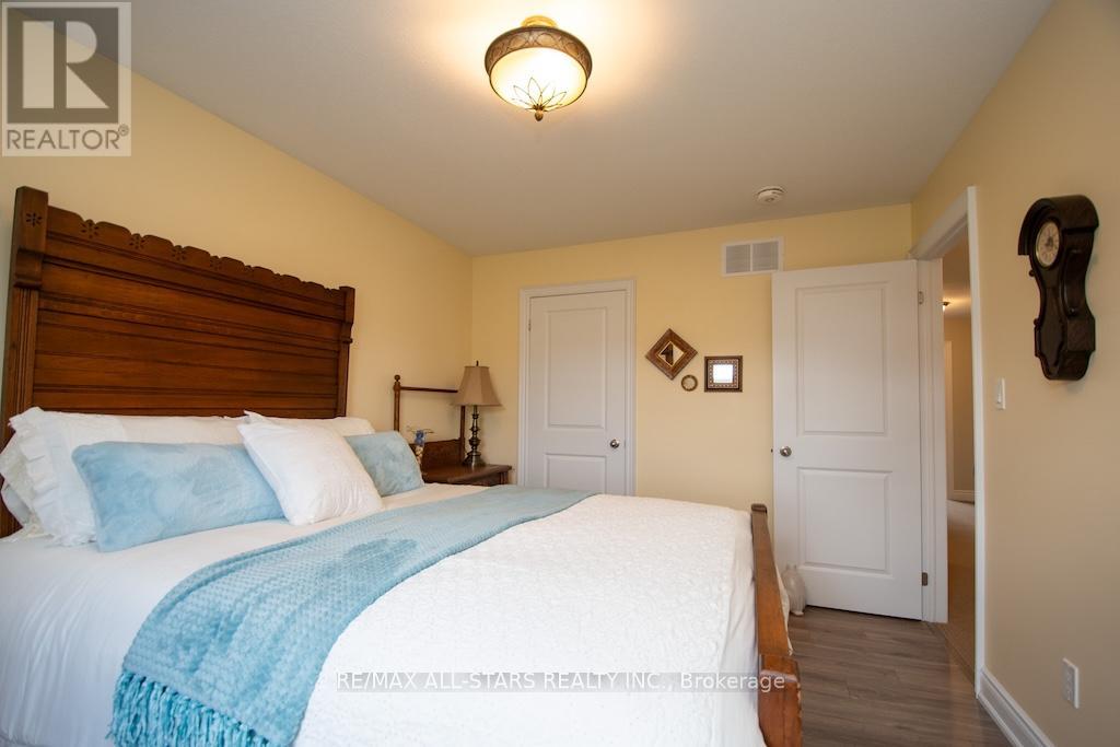 10 Silverbrook Avenue, Kawartha Lakes, Ontario  K9V 0L9 - Photo 27 - X12377263