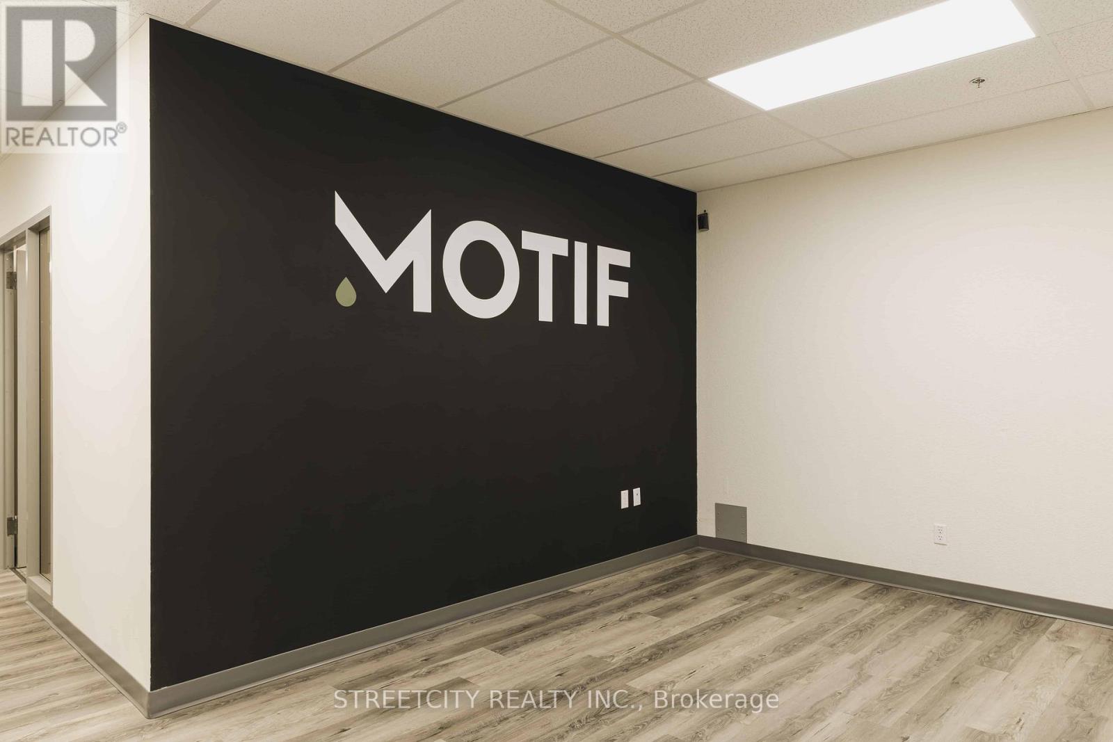 215 - 516 John Street N, Aylmer, Ontario N5H 2B8 - Photo 2 - X12475942