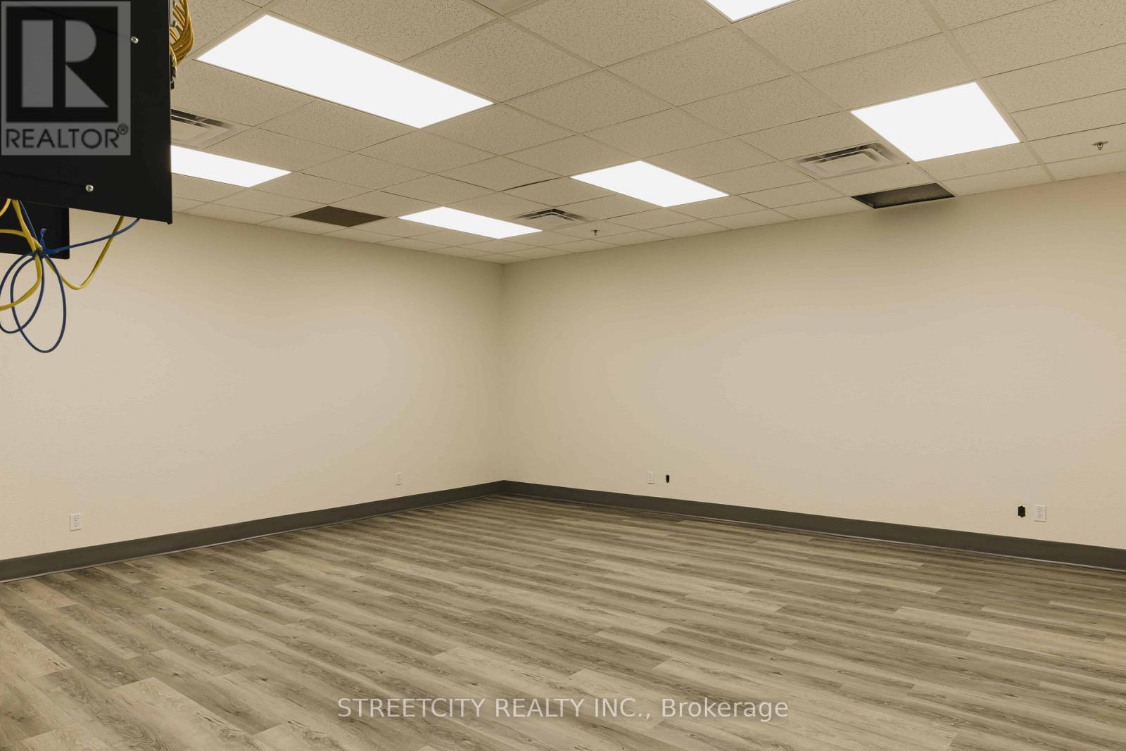 215 - 516 John Street N, Aylmer, Ontario N5H 2B8 - Photo 6 - X12475942