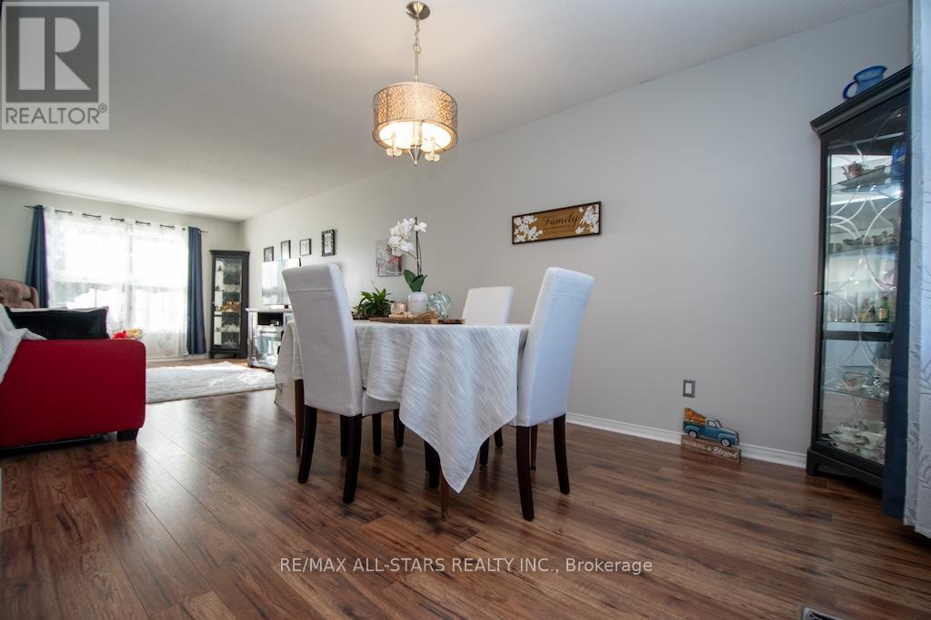 176 Elgin Street, Kawartha Lakes, Ontario  K9V 6B3 - Photo 12 - X12454119