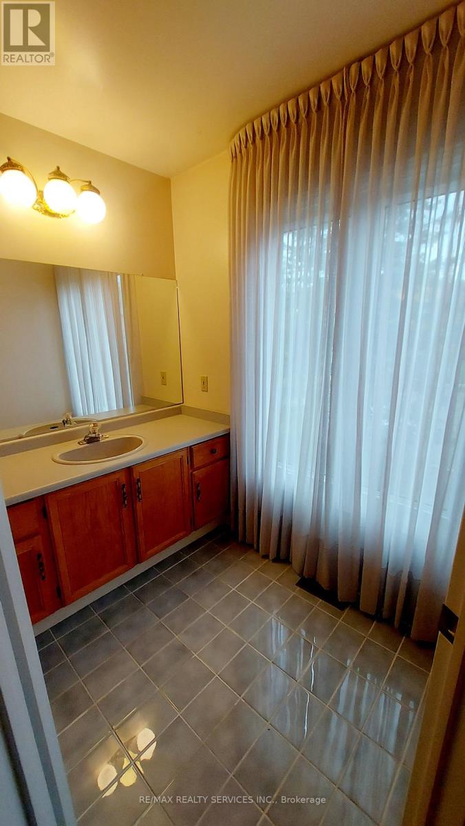 26 Hacienda Court, Brampton, Ontario  L6Z 3J1 - Photo 23 - W12348242