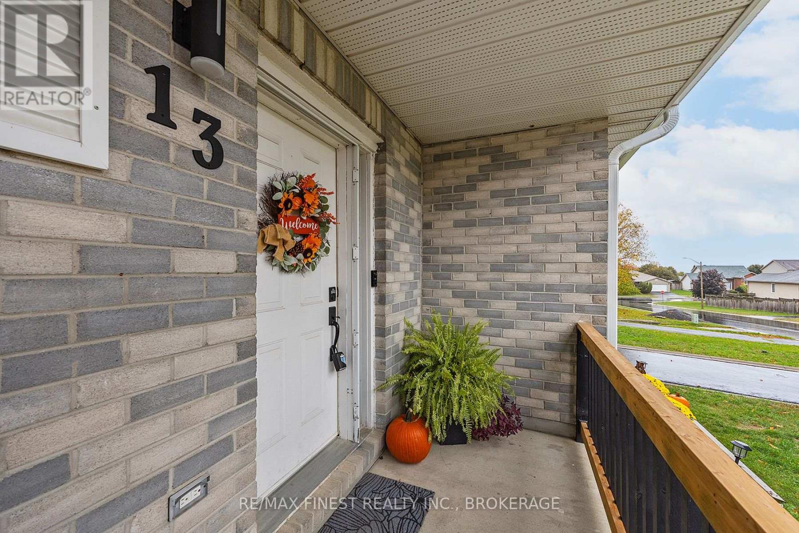 13 Clifford Street, Loyalist (Amherstview), Ontario  K7N 1Y6 - Photo 4 - X12477896