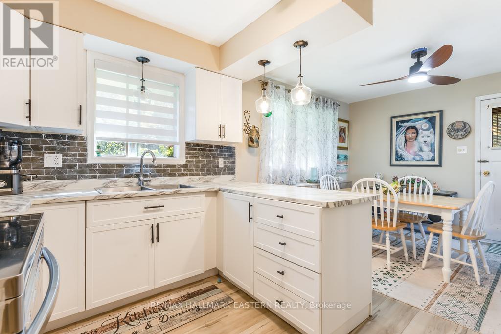 1013 Nicholl's Boulevard, Selwyn, Ontario  K0L 1H0 - Photo 17 - X12457024