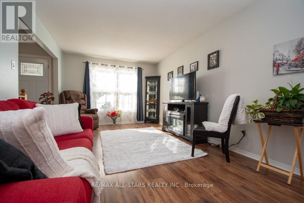 176 Elgin Street, Kawartha Lakes, Ontario  K9V 6B3 - Photo 7 - X12454119
