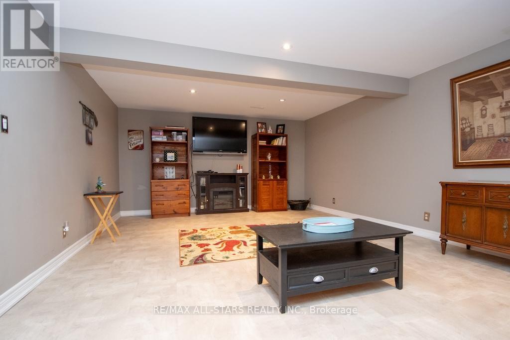 176 Elgin Street, Kawartha Lakes, Ontario  K9V 6B3 - Photo 35 - X12454119