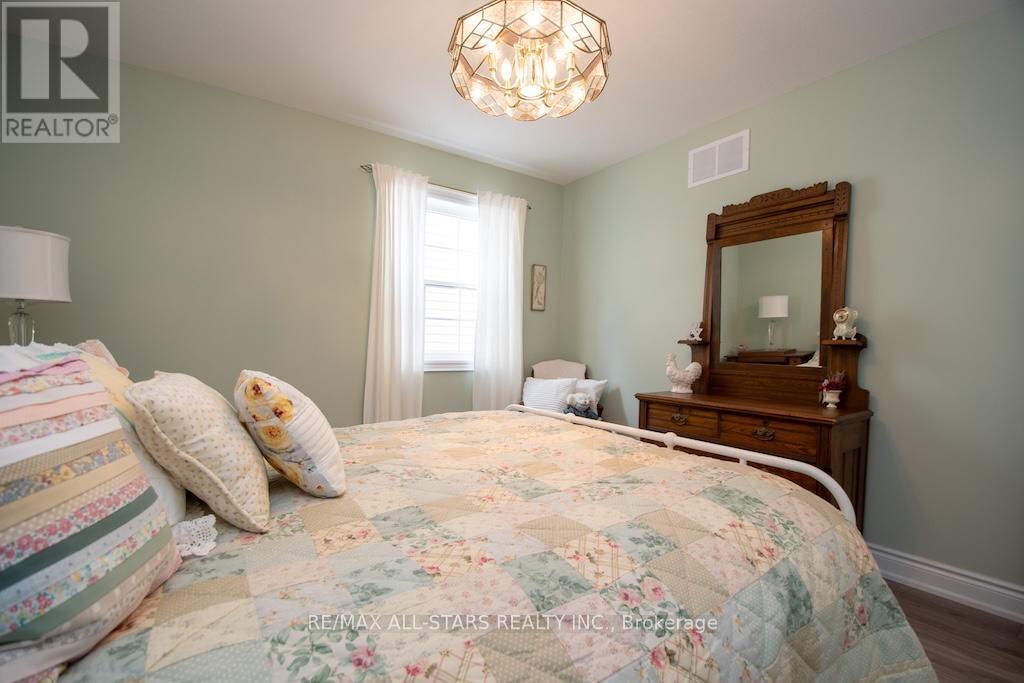 10 Silverbrook Avenue, Kawartha Lakes, Ontario  K9V 0L9 - Photo 31 - X12377263