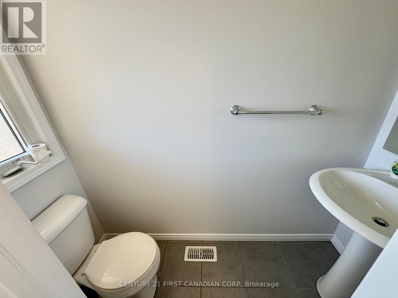 46 - 3186 Singleton Avenue, London South, Ontario  N6L 0B8 - Photo 4 - X12476163