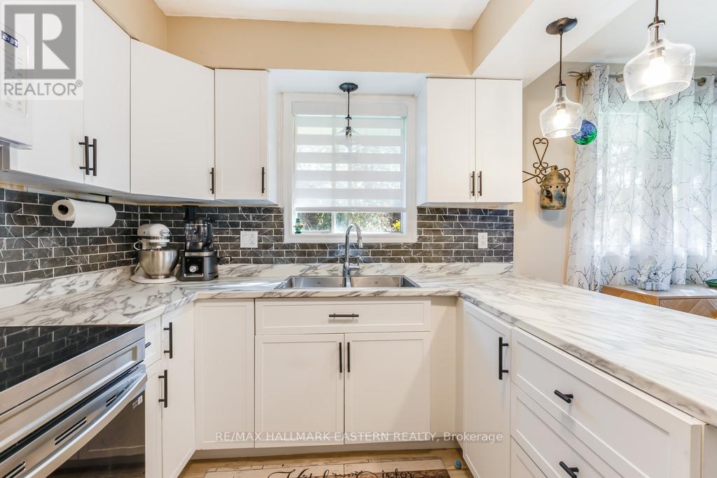 1013 Nicholl's Boulevard, Selwyn, Ontario  K0L 1H0 - Photo 16 - X12457024